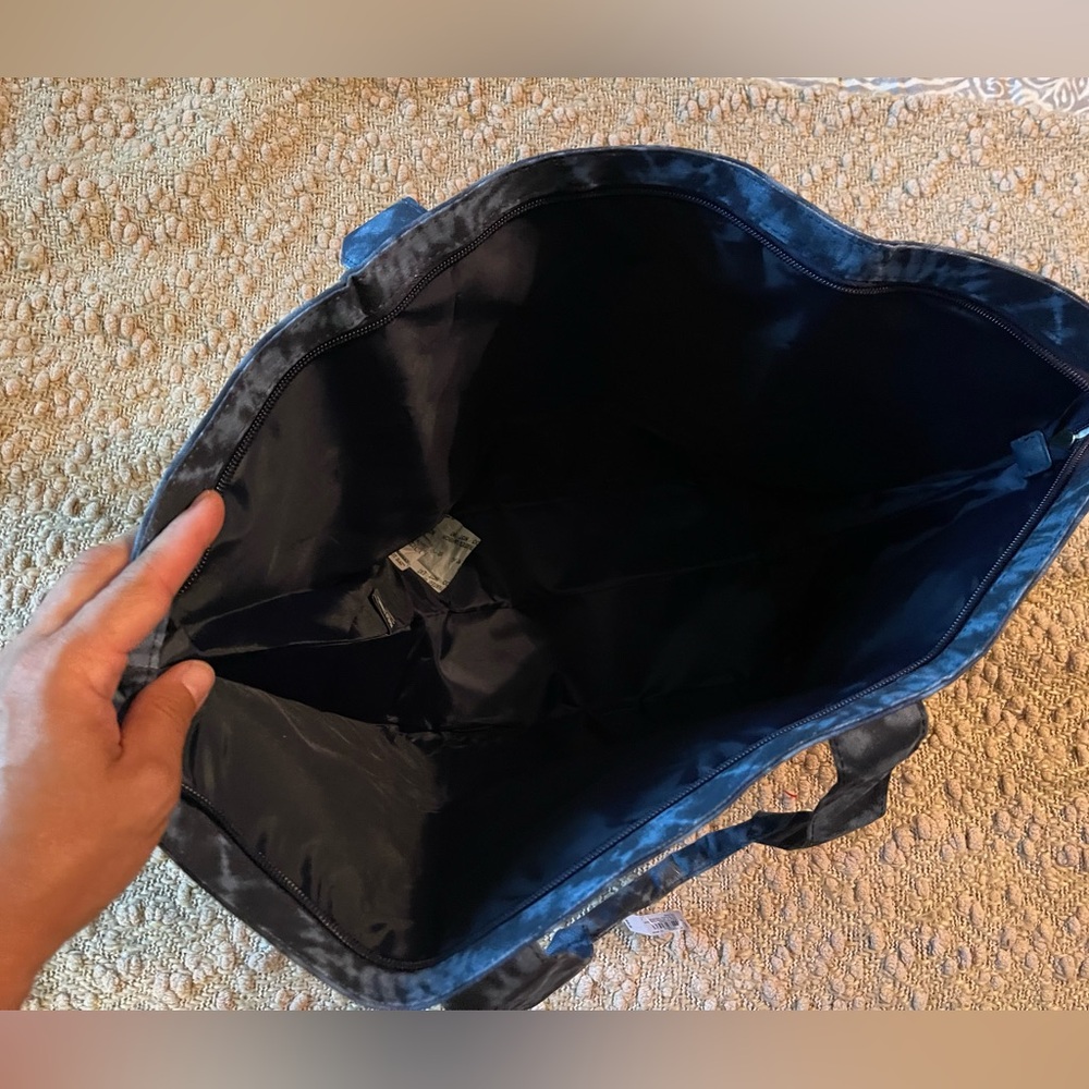 Victoria’s Secret Tote - Picture 2 of 6
